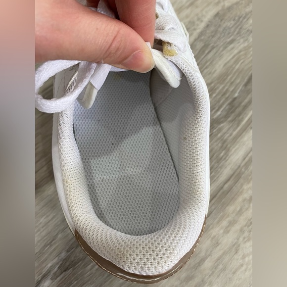 Nike: White and Gold Cortez Basic Junior Trainers- Size 4Y us - Picture 12 of 15